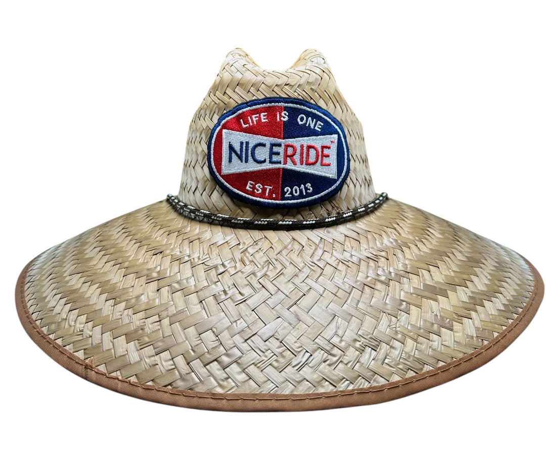 NICERIDE Champion straw sun hat with patch, perfect for beach outings and sun protection.