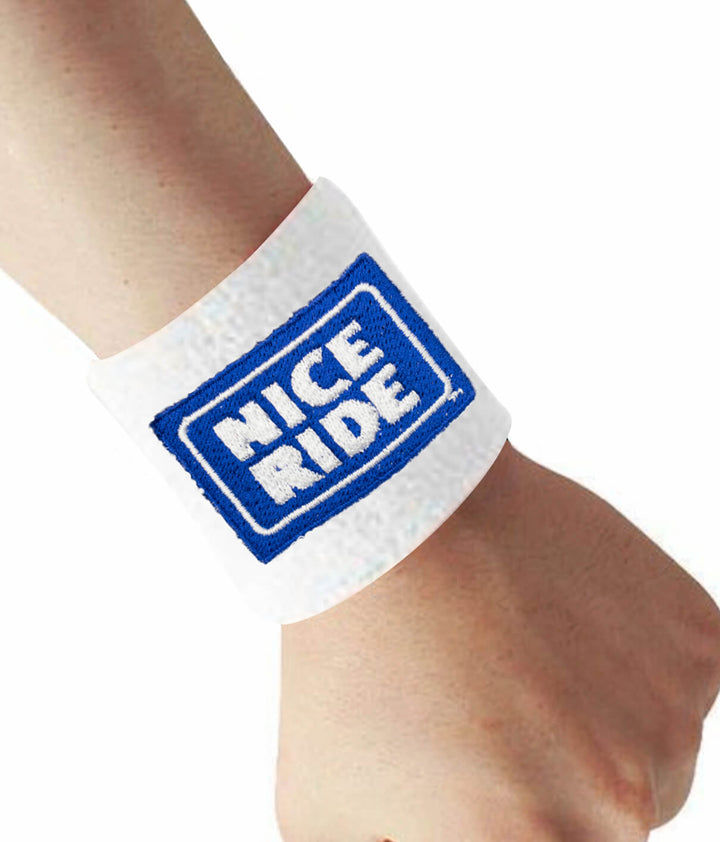 Wristband with NICERIDE logo, stylish and comfortable, ideal for athletes and musicians, preventing sweat during activities.